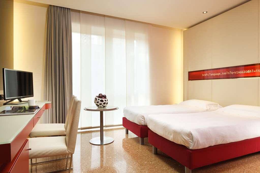 ยูเอ็นเอโฮเต็ล โบโลญญา เชนโตร Hotel ห้อง รูปภาพ